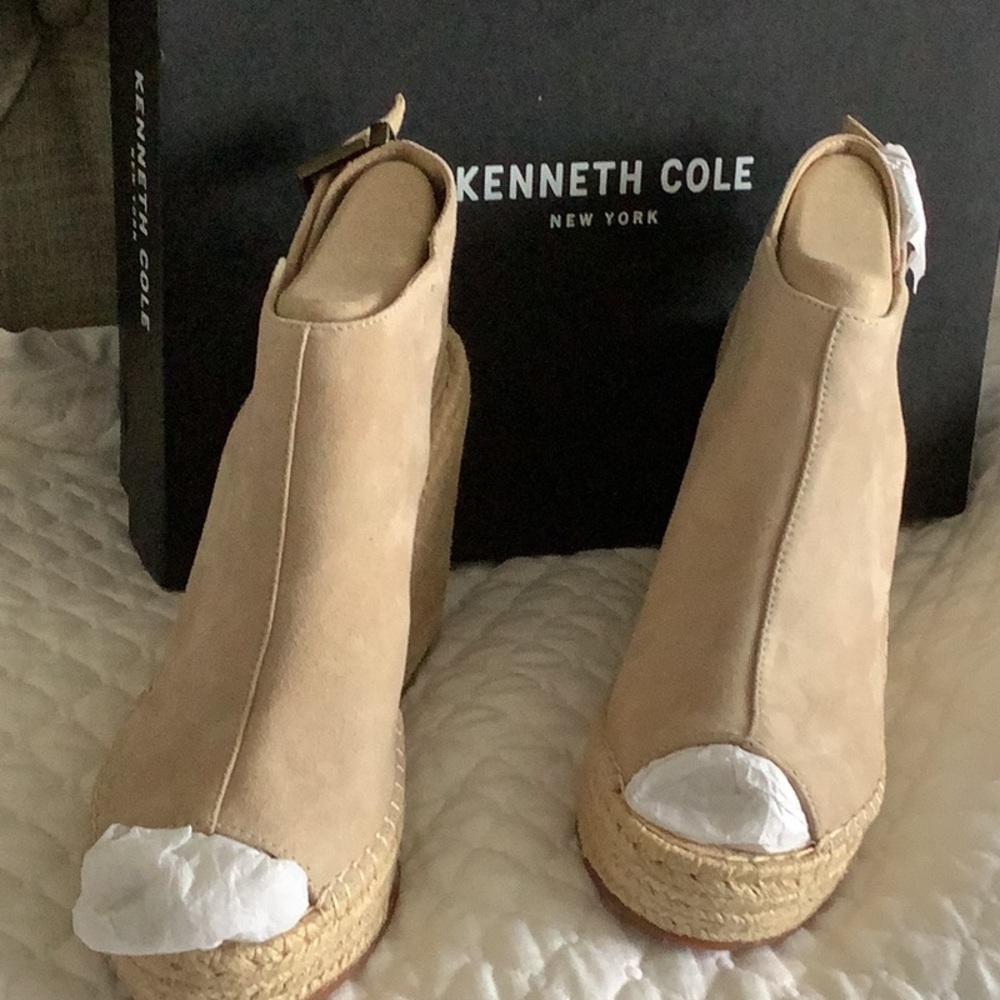 Kenneth Cole Light Suede Wedge